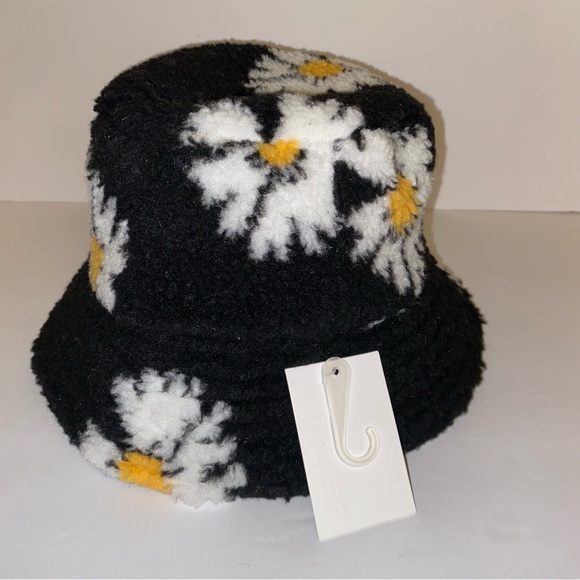 Forever 21 Daisy Bucket Hat - Picture 2 of 5